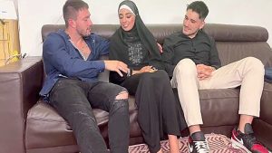 Aaliyah Yasin’s First Double Penetration in Threesome Action!